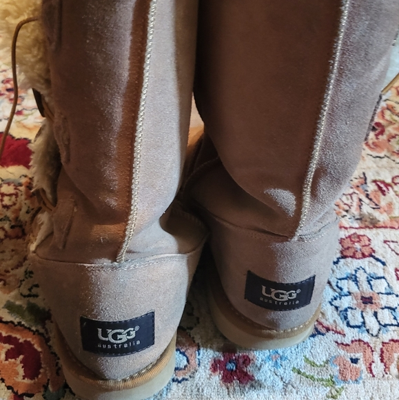 Ugg Boots - Picture 2 of 6